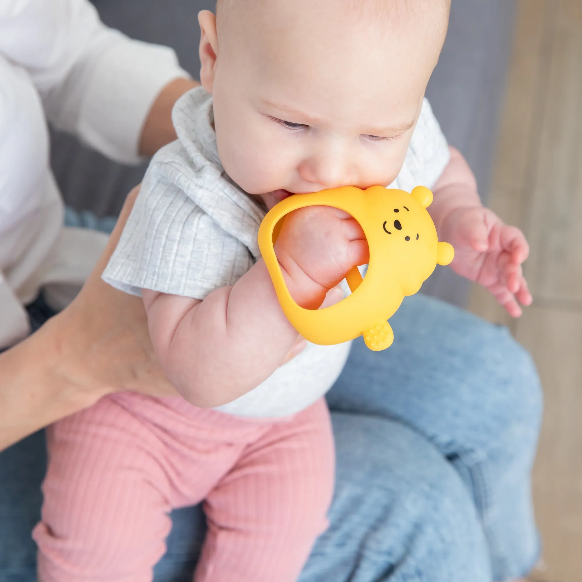 Silicone Un-Droppable Mitt Teether: Winnie the Pooh